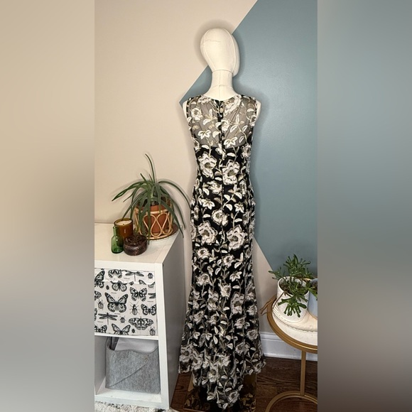 David Meister Black Floral Embroidered Gown Size 8 - Picture 4 of 12